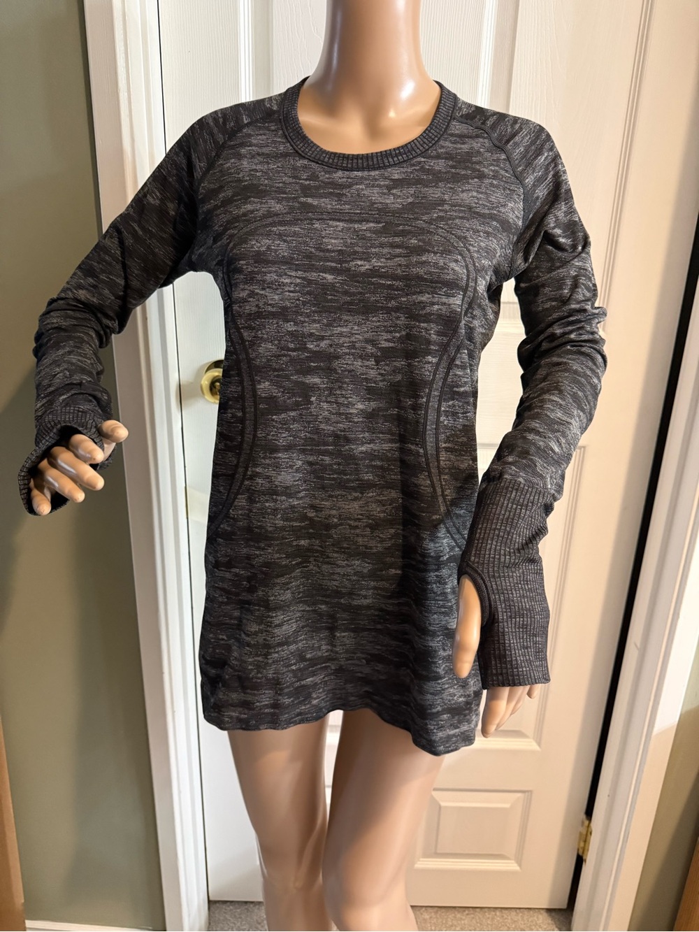 Lululemon Swiftly Tech Long Sleeve Shirt Heather Gray Top Size 10